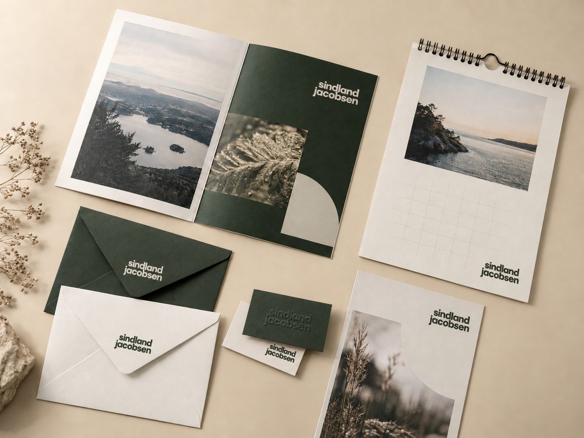 Brosjyre, kalender, konvolutter og visittkort